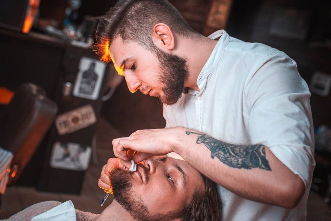 Премиальные стрижки бороды, бритьё в Oldboy Barbershop